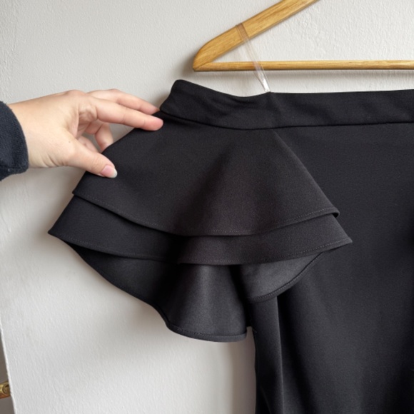 NWT LE CHATEAU - Off the Shoulder Ruffle Dress Black - Medium - Picture 4 of 11